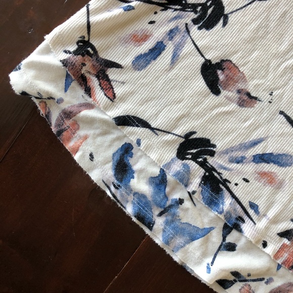 🌷White Floral Kismet Tank with Ripped Detail 🤍 - Picture 4 of 5